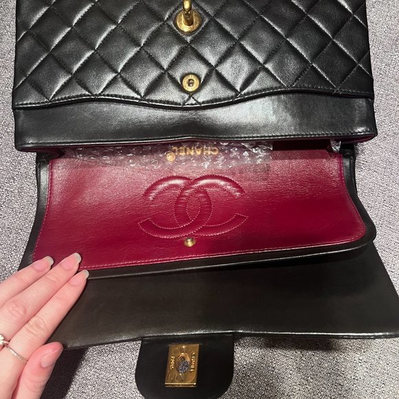 Authentic CHANEL Classic Flap Medium Lambskin Leather Black Gold Hardware - Picture 4 of 16